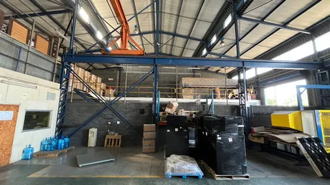 98 Loper Avenue, Spartan has a 1700m² Warehouse Available To Let (48)